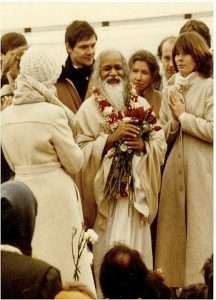 Maharishi_Mahesh_Yogi_during_a_1979_visit_to_MUM
