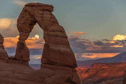 arches-national-park-moon